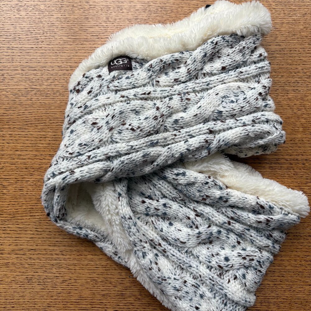 UGG Grey & White Reversible Scarf